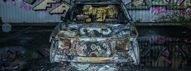 В Киеве на Лобановского полностью сгорел автомобиль