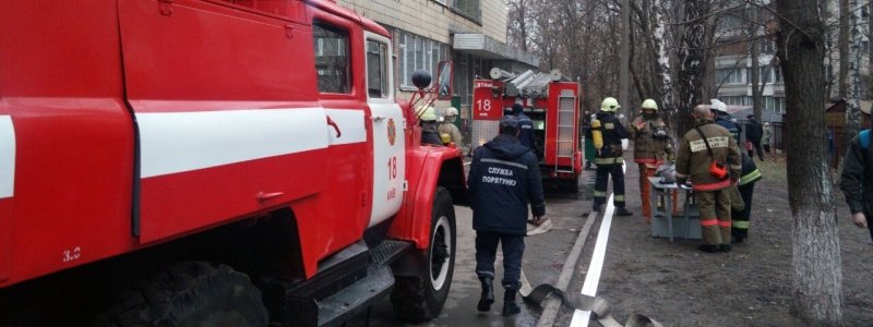 В Киеве на СТО сгорели три автомобиля