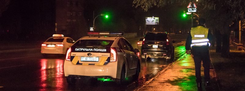 На Харьковском шоссе Lexus сбил пешехода на светофоре
