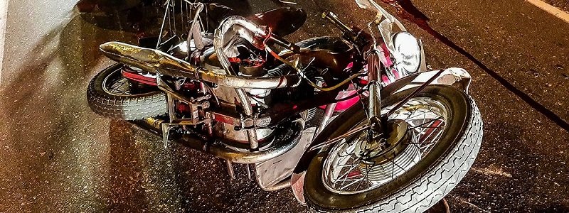 Смертельная авария под Киевом: мотоциклист протаранил МАЗ