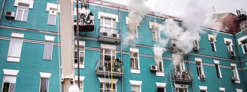 В Киеве горели офисы над Steak House: работники в панике