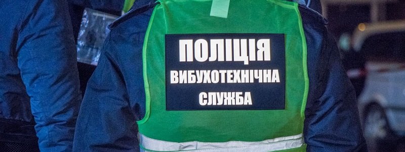В Киеве 50 молодчиков забросали ресторан файерами
