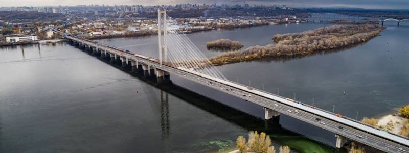 На одном из мостов Киева ограничат движение на полмесяца