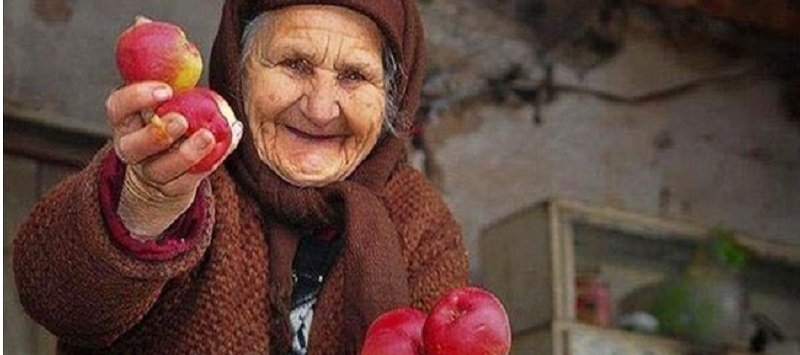 Вернулась с яблоком и 28 гривнами в руках: в Киеве нашлась пропавшая бабушка