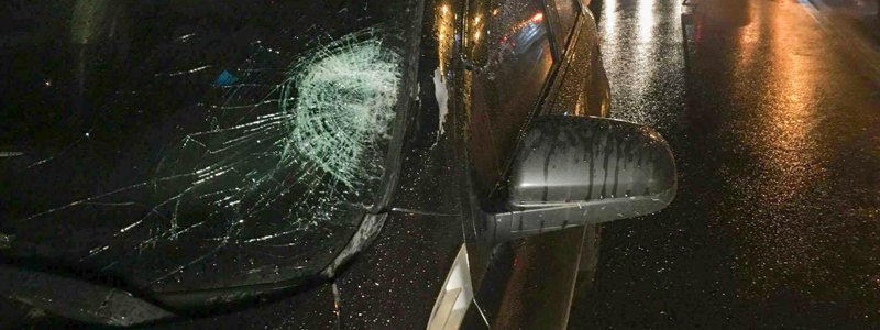 На Харьковском шоссе в Киеве сбили "неадекватного" мужчину: образовалась пробка