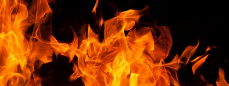 Пожар в Соломенском районе: подростка увезла скорая