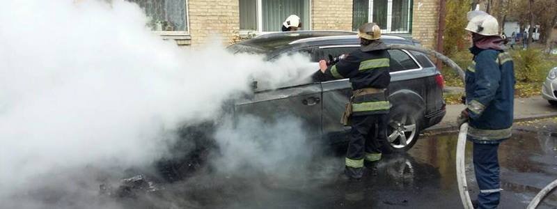 В Соломенском районе Киева горел Audi Q7