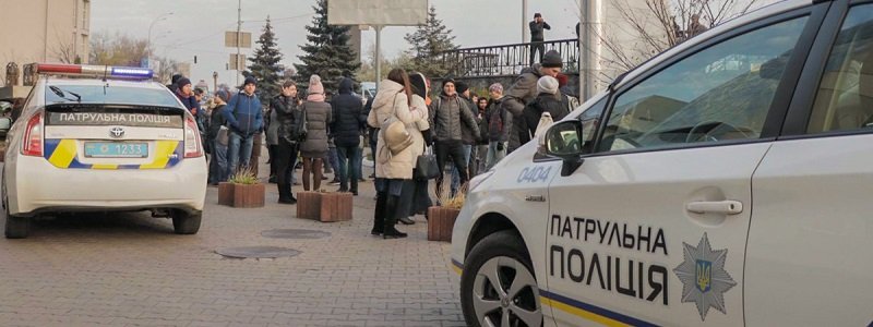В Киеве полицейские завершили проверку на "заминированных" ТЦ и станциях метро