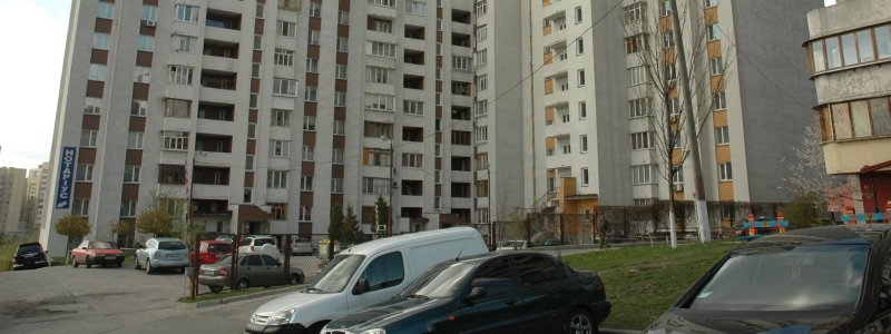 В Киеве парень покончил с собой, выбросившись с 13 этажа