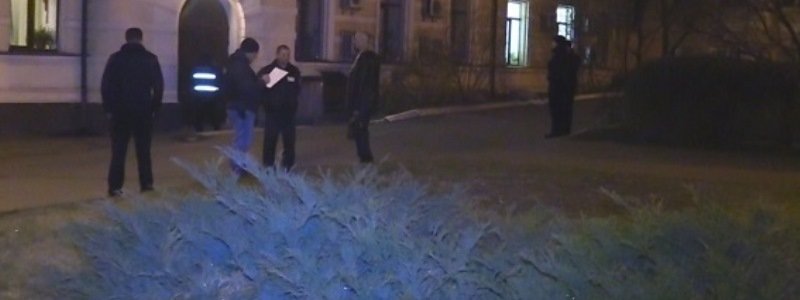 В Киеве, угрожая пистолетом, связали охранника и ограбили главный педвуз Украины