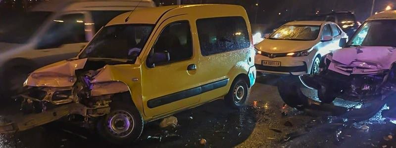 ДТП в Киеве: водитель забыл пристегнуться и попал в больницу