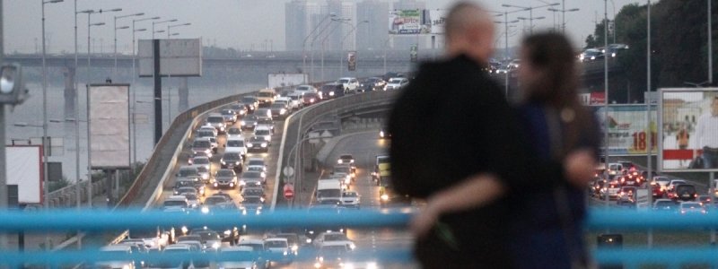 Названа дата уменьшения скорости машин в городах Украины