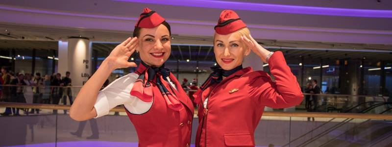 В Киеве стюардесс одели в дизайнерскую форму