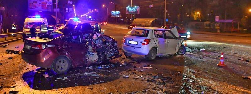 Лобовое столкновение на проспекте Соборности в Киеве: погиб водитель Hyundai