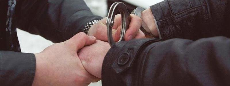 Не дожидаясь копов: в Киеве прохожий самостоятельно задержал грабителя
