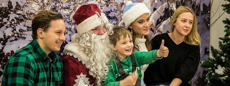 Письма Деду Морозу и уникальные елочные игрушки: в Киеве открылась новогодняя выставка 