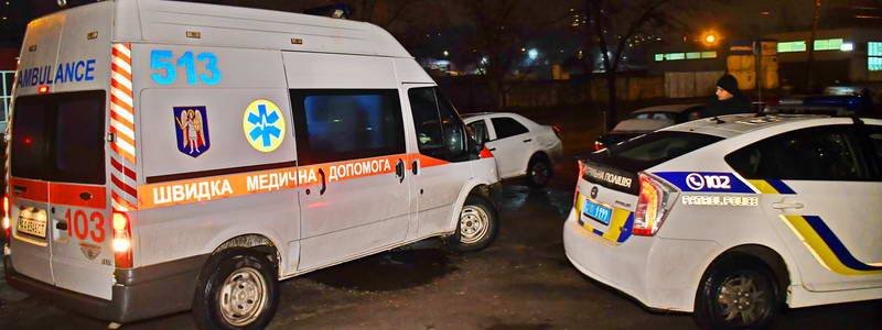 В Киеве автомобиль сбил пешехода на тротуаре: водитель скрылся