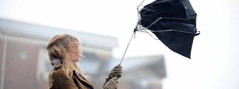 В Киев идет похолодание, дожди с грозами и сильный ветер: как уберечь себя в непогоду
