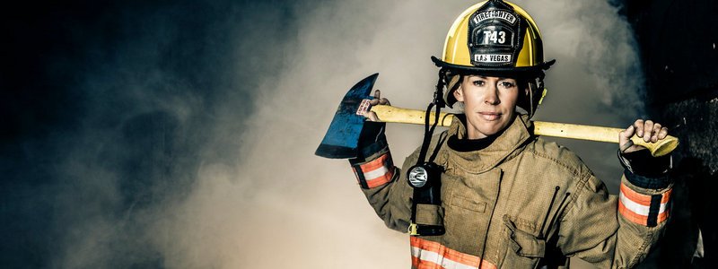 Офицерка, пожарная и спасательница: в ГСЧС разработали "феминистический" словарь