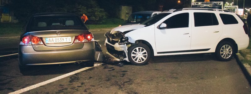 В Киеве на Набережном шоссе водитель Honda потерял сознание и разбил две машины