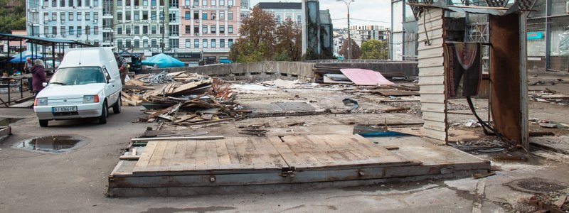 В Киеве на Подоле сносят киоски: как сейчас выглядит территория возле Житнего рынка