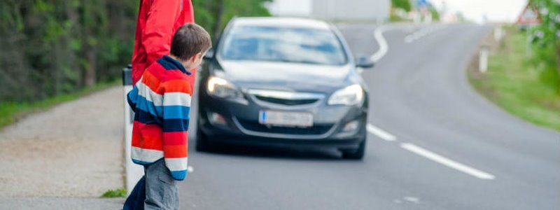 Шлях до школи: небезпечна дорога та ризикові зони для дітей