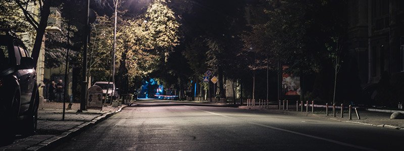 Особый взгляд: как ночью выглядит улица Шелковичная в Киеве