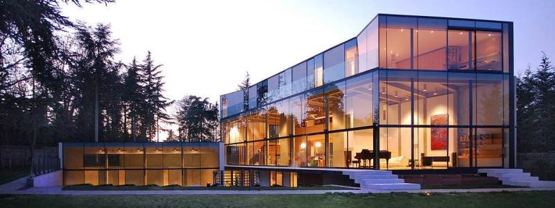30 удивительных фото домов со стеклянными фасадами