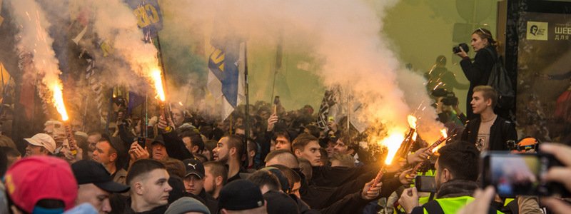 Марш УПА погрузил Киев в дым, взрывы и огни файеров: фото и видео с высоты