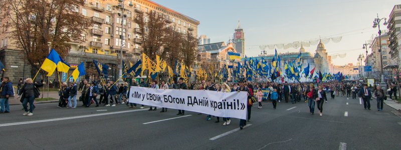 Тысячное шествие, пиротехника и рекорд Украины: как прошел марш УПА в Киеве