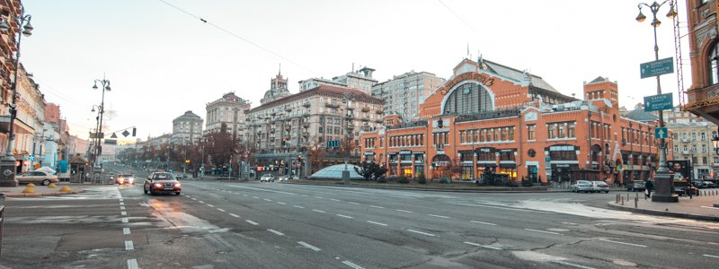Безлюдный утренний Киев: в понедельник центральные улицы столицы опустели