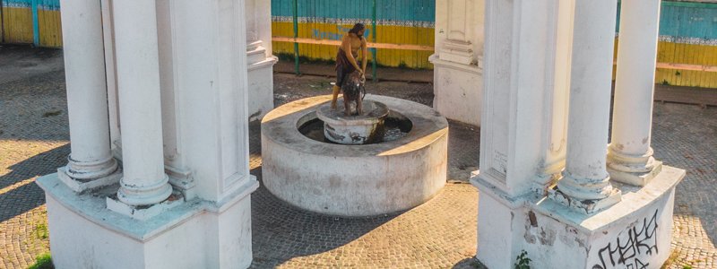В Киеве за 2,4 миллиона гривен отремонтируют фонтан "Самсон": как выглядит сейчас