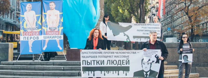 В Киеве возле Синей руки беженцы из Казахстана "раздели" судью и прокурора
