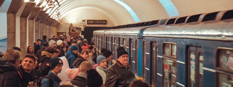 В метро Киева остановилась синяя ветка: причина