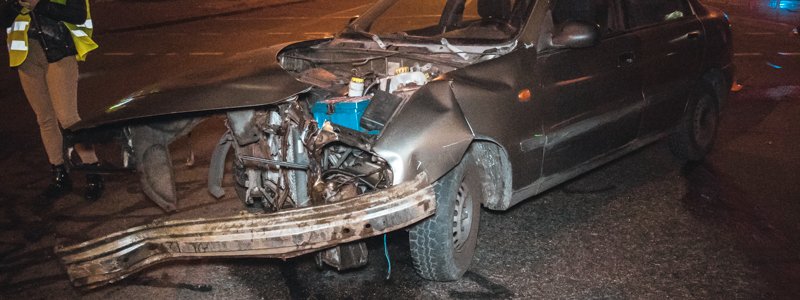 В Киеве на Воскресенке такси попало в ДТП: есть пострадавшие