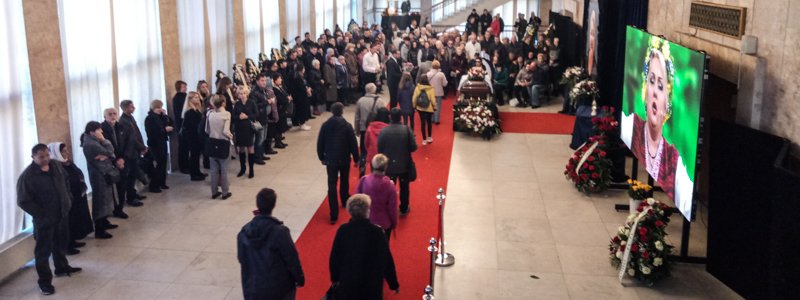 Похороны Марины Поплавской: в Житомире началась церемония прощания с актрисой Dizel Show