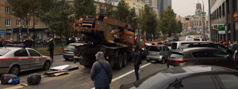 В Киеве на бульваре Леси Украинки столкнулись 17 машин: образовалась огромная пробка