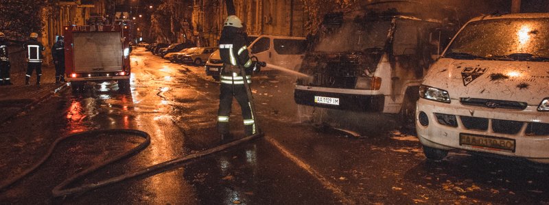 В центре Киева сгорел Mercedes