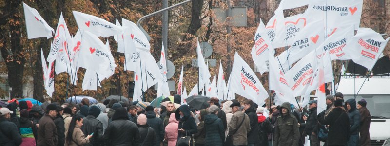 В Киеве пенсионеры простили Тимошенко воровство и обозвали Сталина фашистом