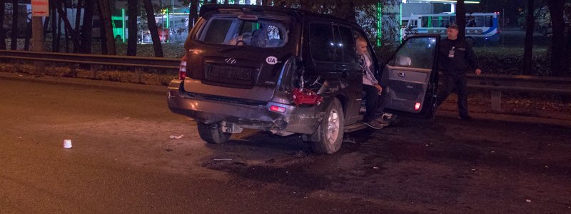 В Киеве на Теремках женщина на Hyundai протаранила Toyota, влетела в маршрутку и убежала с места аварии