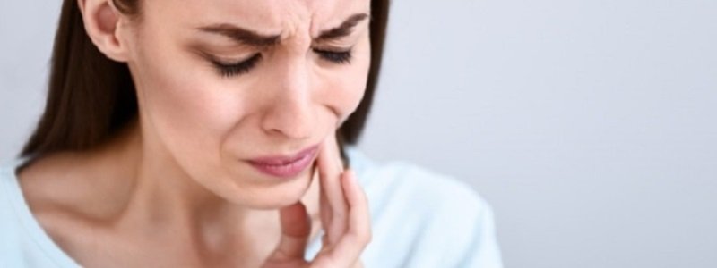 Что делать, если болит зуб мудрости: причины и способы лечения