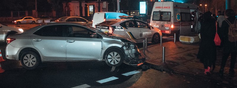 В центре Киева две Toyota не поделили дорогу
