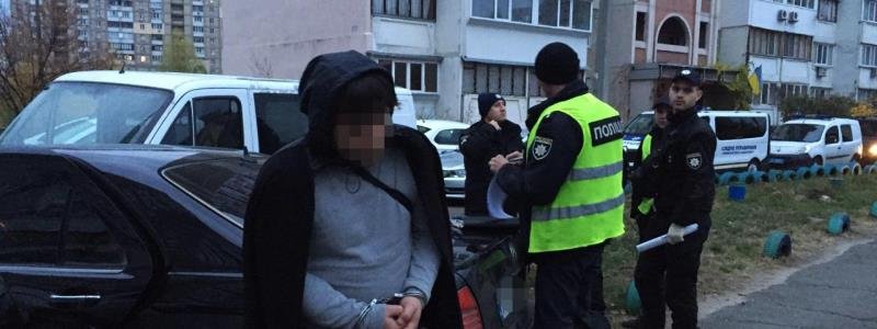 В Киеве банда грабителей-иностранцев протаранила 10 машин и наехала на полицейских