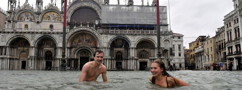 Потоп в Венеции, смерть Уайти Балджера и 25 погибших из-за крушения вертолета: ТОП новостей дня
