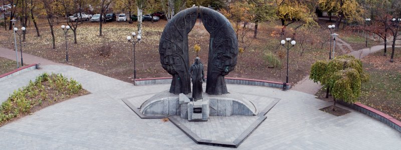 18 лет со дня трагедии: как выглядит памятник украинскому журналисту Георгию Гонгадзе в Киеве