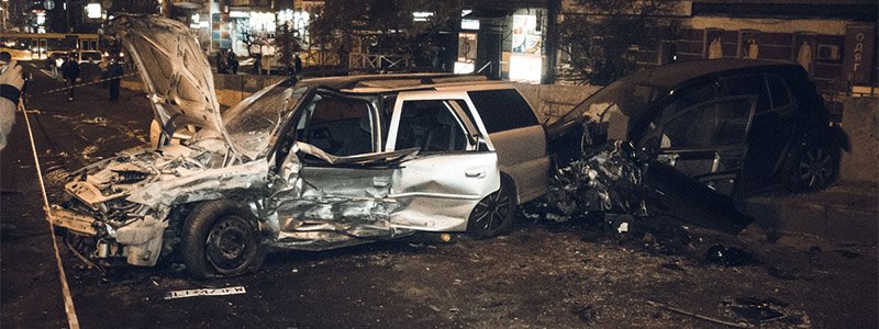 В Киеве на Шулявском мосту столкнулись три автомобиля: движение перекрыто
