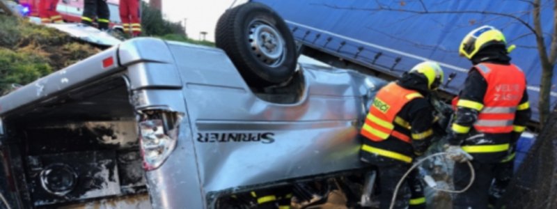 В Чехии из-за столкновения микроавтобуса и фуры погибли четыре жителя Украины