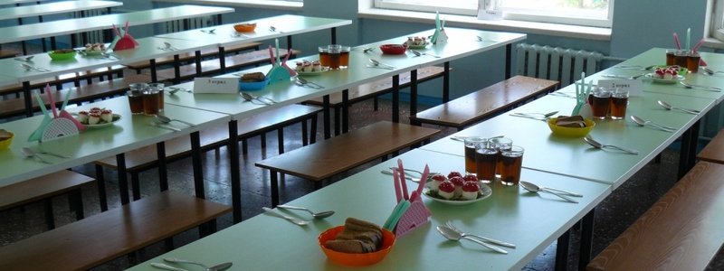 Суп с червяком в школе Киева: в мэрии рассказали подробности