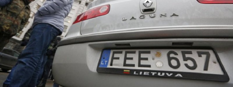 Законы о "евробляхах": как отреагировали владельцы авто из Европы и что говорят водители с украинскими номерами
