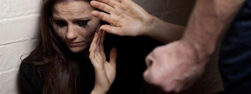Насилие над женщинами в Украине: как защитить себя и куда обращаться